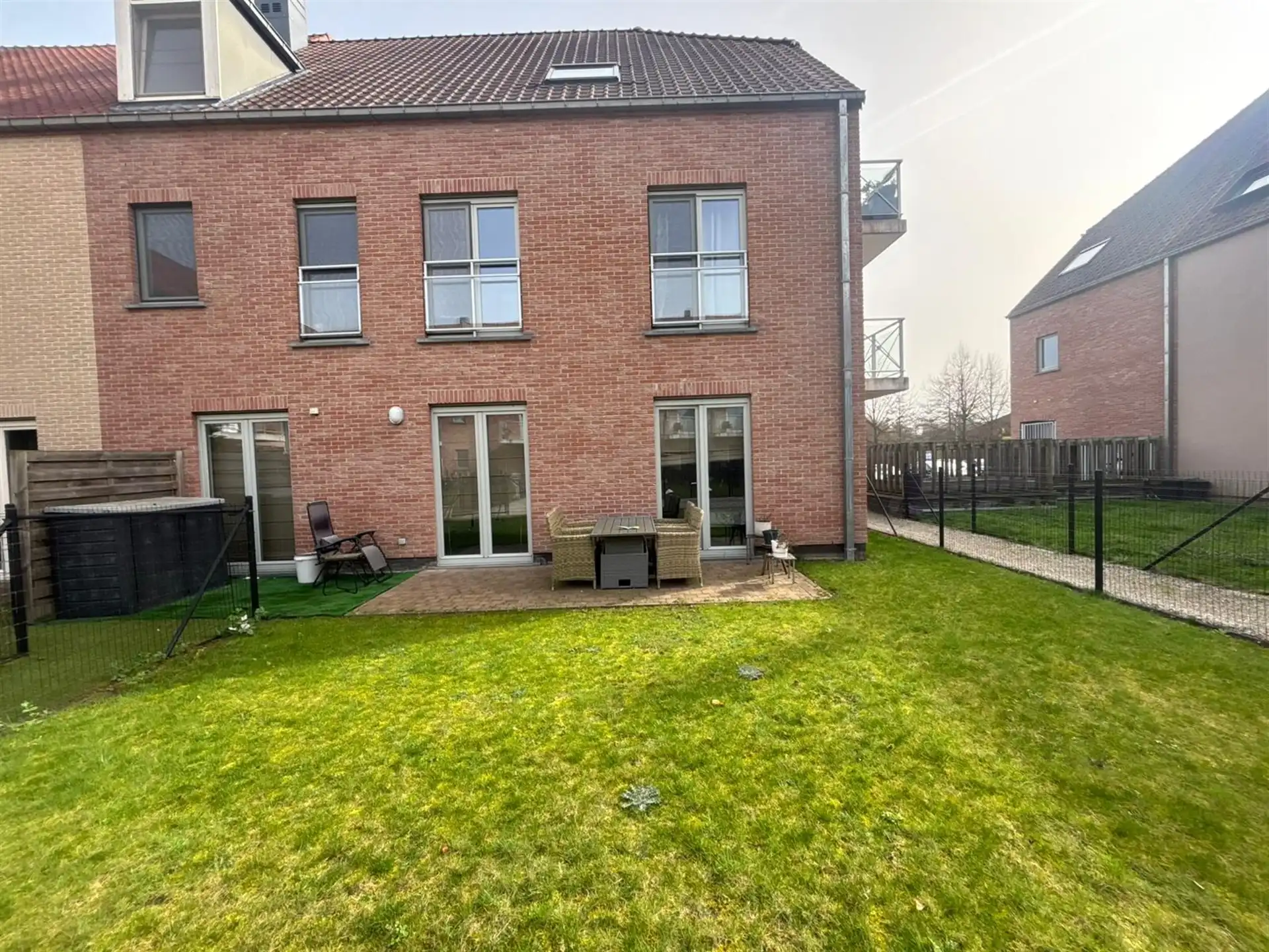 Appartement met tuin en private inkom! foto 2