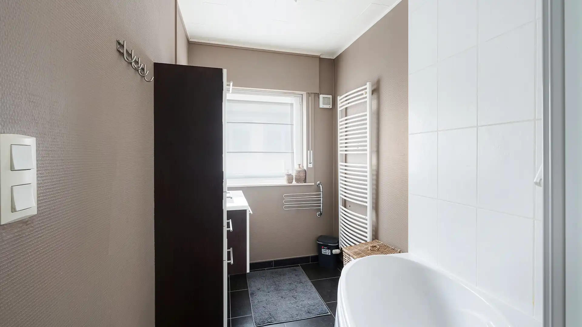 Instapklare woning met zonnige tuin in het centrum van Heist foto 21