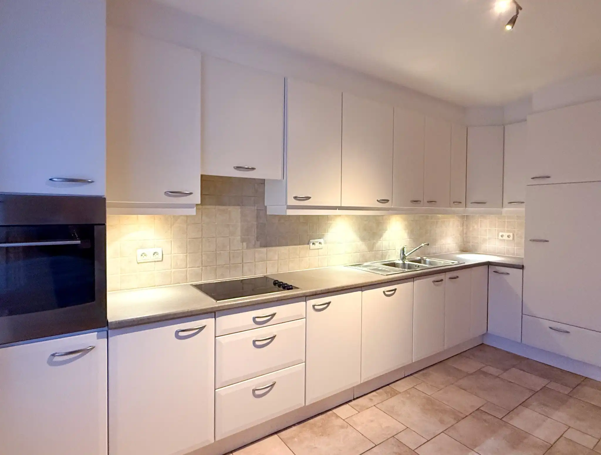 Appartement met twee slaapkamers en garage in het hartje van Beveren foto 4