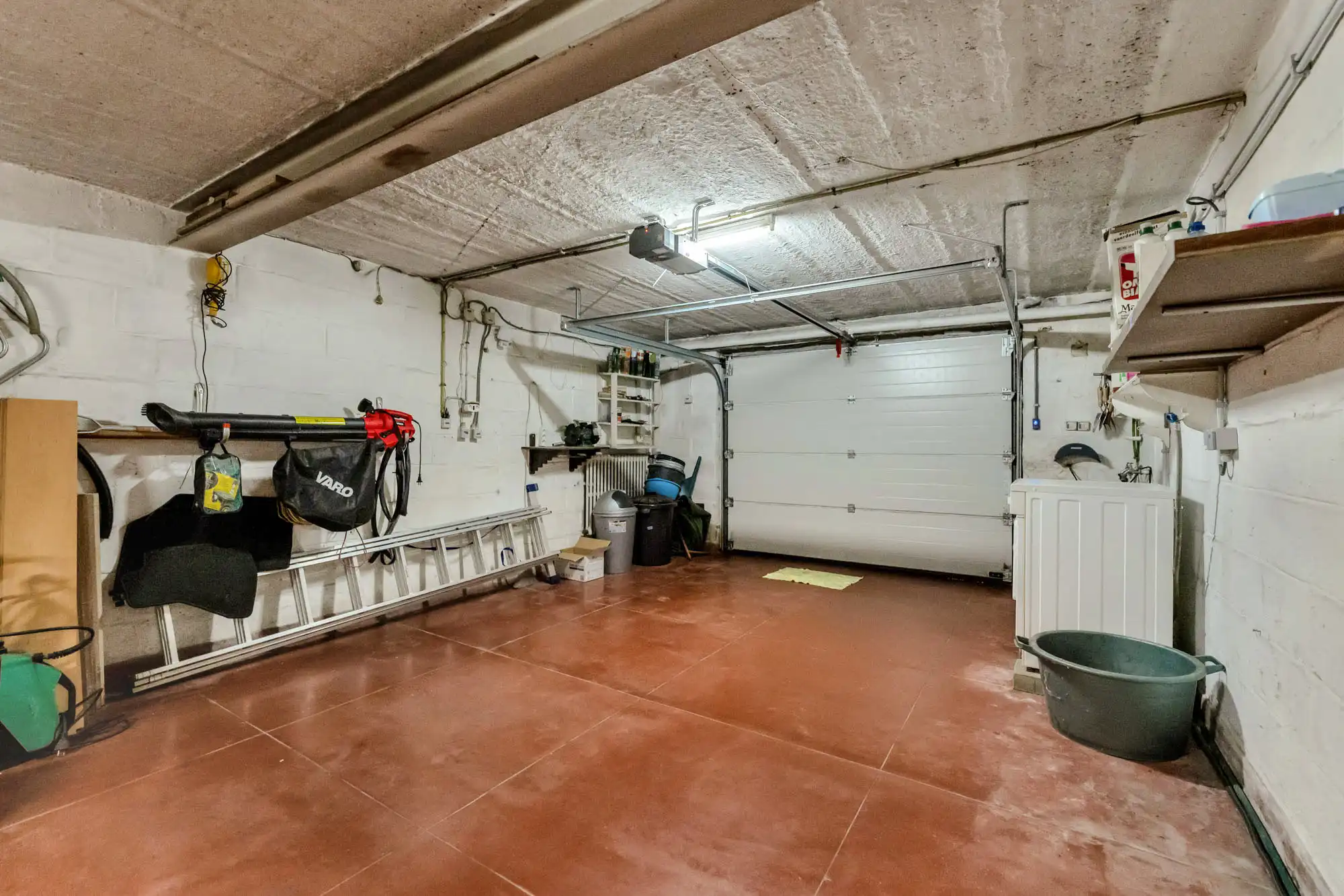 Bungalow met garage en tuintje op strategische ligging foto 24