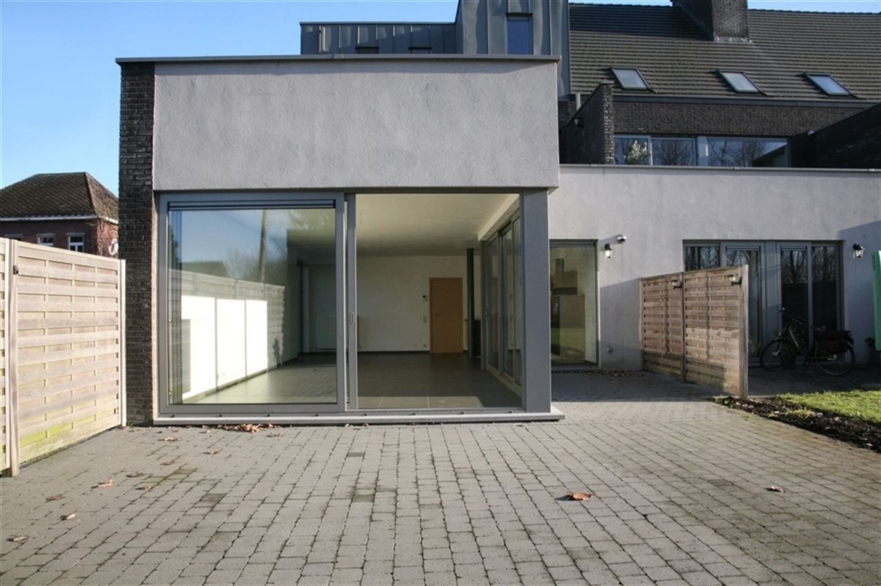 Gelijkvloers appartement met lichtrijke leefruimte, terras en garage foto 2