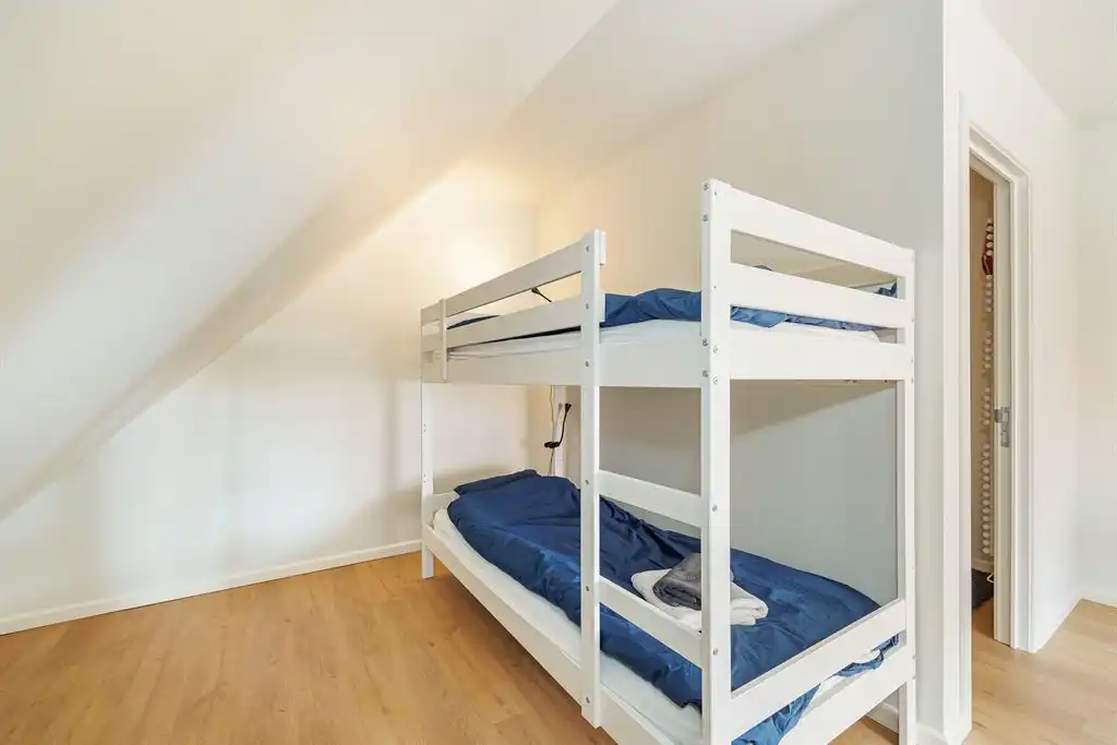 Unieke jaren 80-woning met ruime tuin foto 25