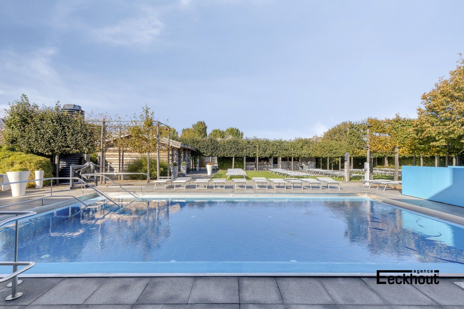 Handelscomplex op gunstige locatie foto 8