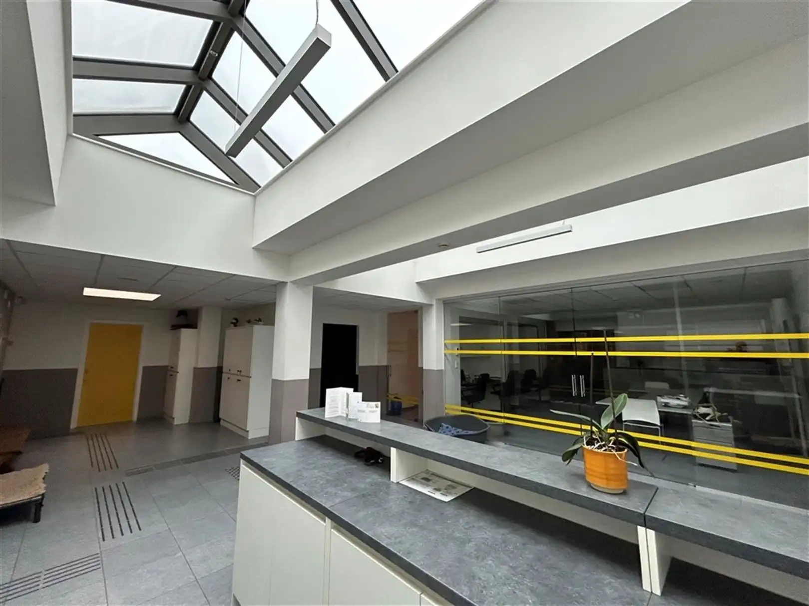 Kantoorgebouw foto 12