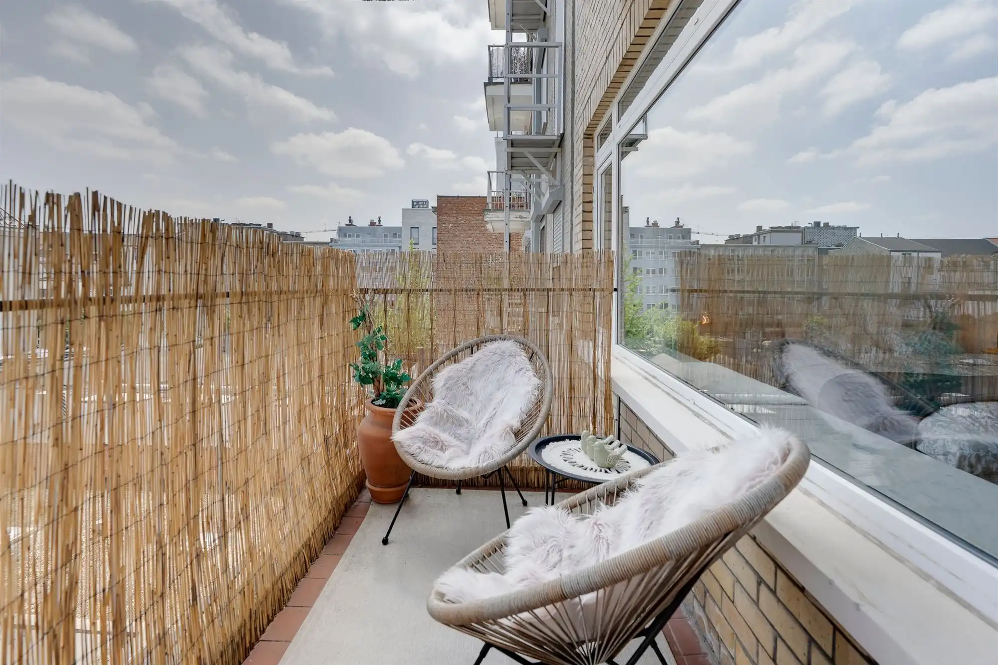 Stijlvol gerenoveerd stadsappartement met terras foto 16