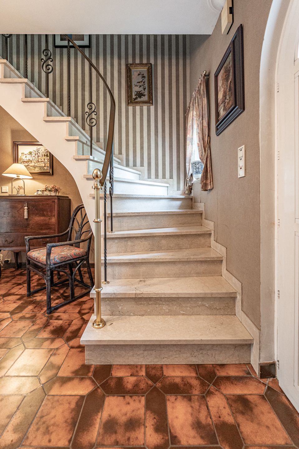 Ruime gezinswoning  in residentiële, groene omgeving foto 14