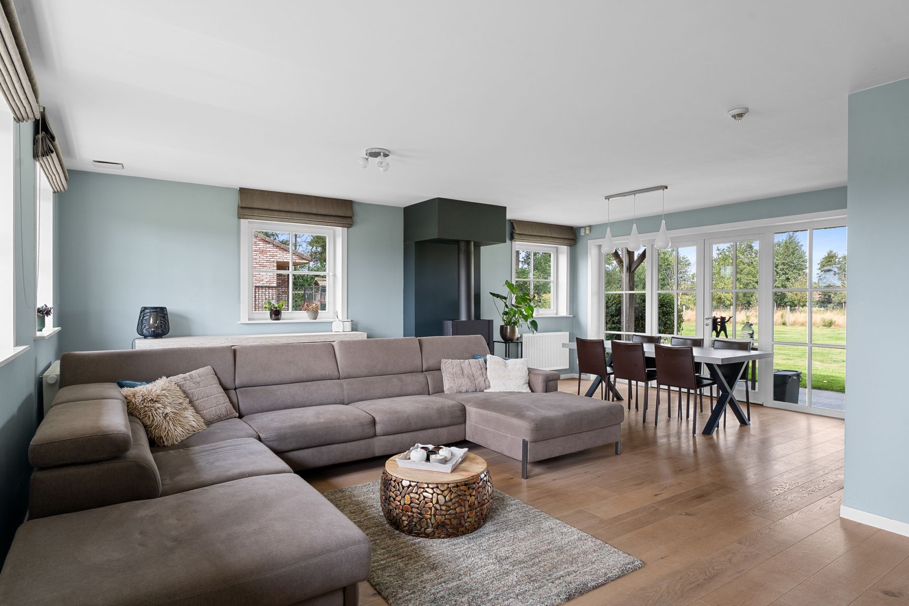 Exclusieve woning met klasse, ruimte en zicht op groen foto 4