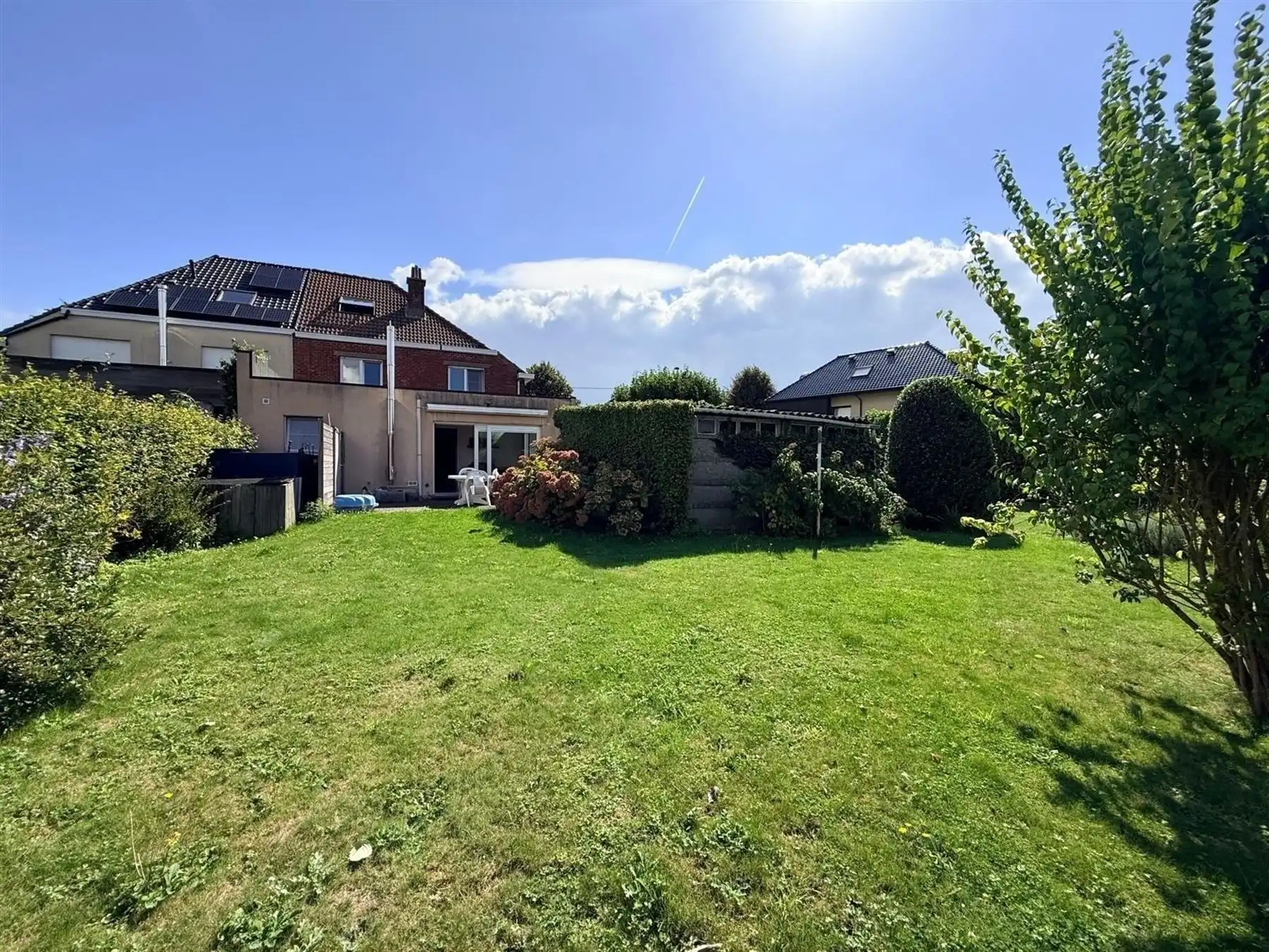 3-GEVEL WONING MET TUIN OP 8 ARE foto 15