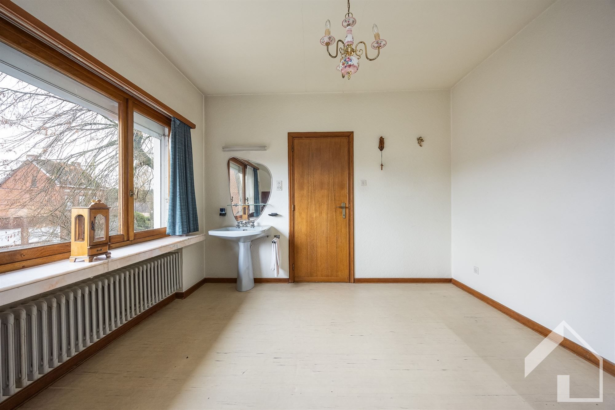 Te renoveren, karaktervolle villa in het centrum van Pulle foto 18