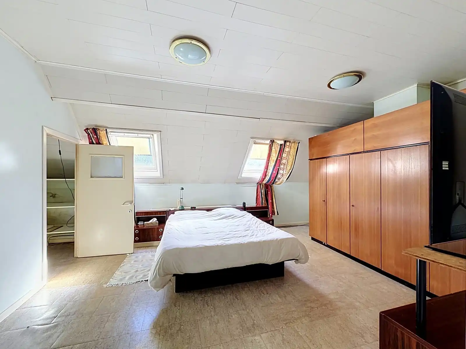 Ruime woning met 2 SLPK, Garage én Werkplaats/Magazijn! foto 10