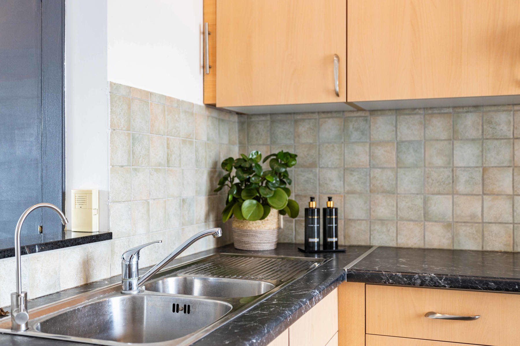 Te koop: te renoveren appartement in hartje Aalst! foto 9