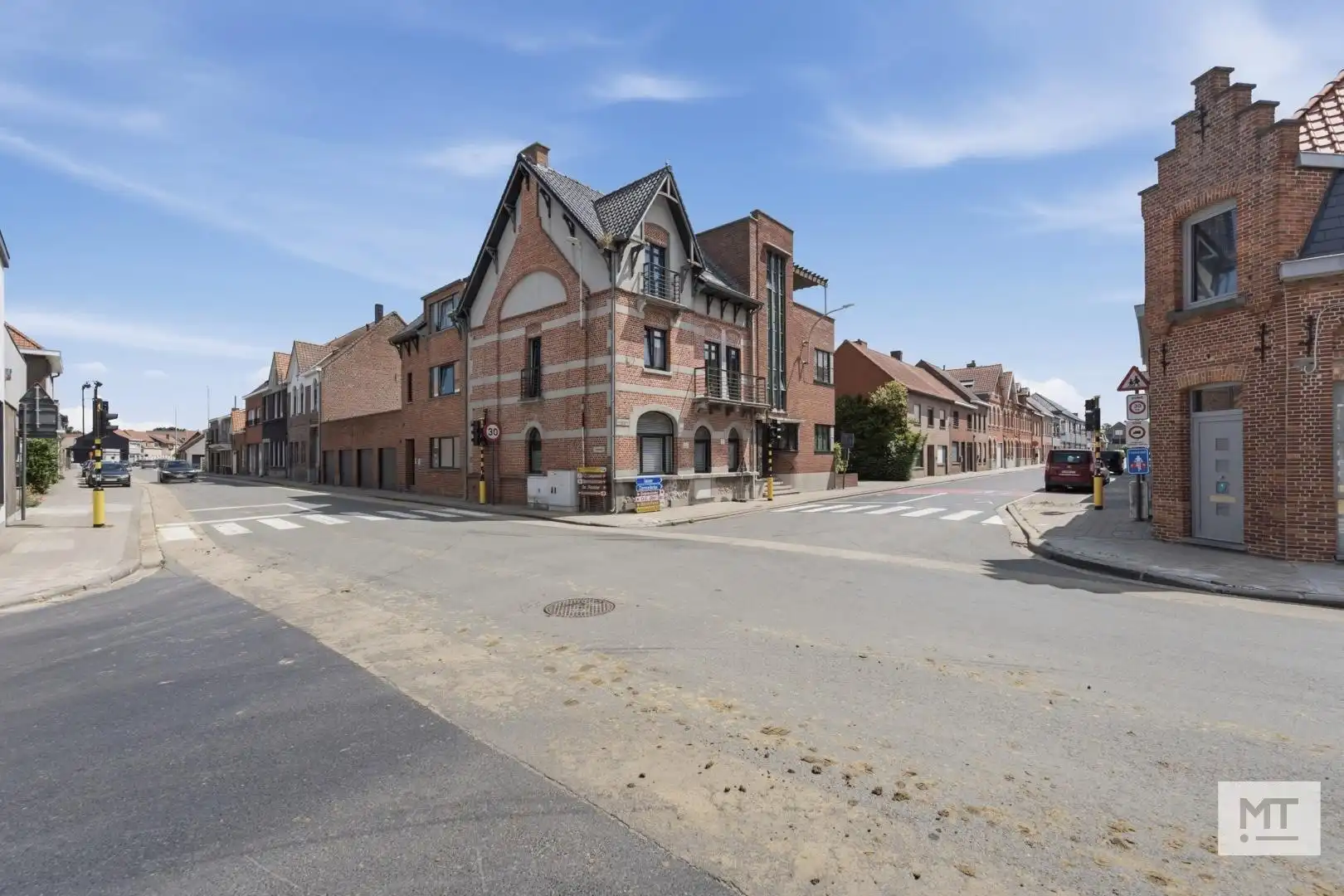Gelijkvloers twee-slaapkamerappartement met garage te koop in het centrum van Langemark foto 17