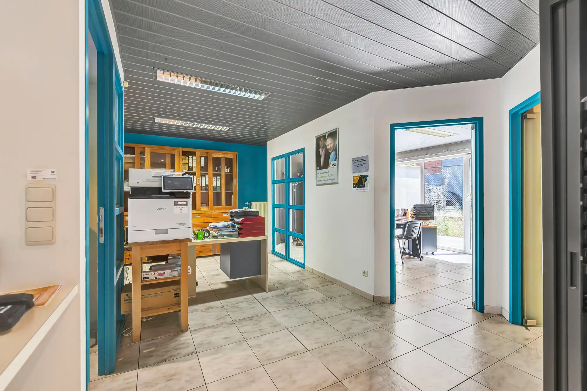 Commercieel gelijkvloers met ruim appartement foto 7