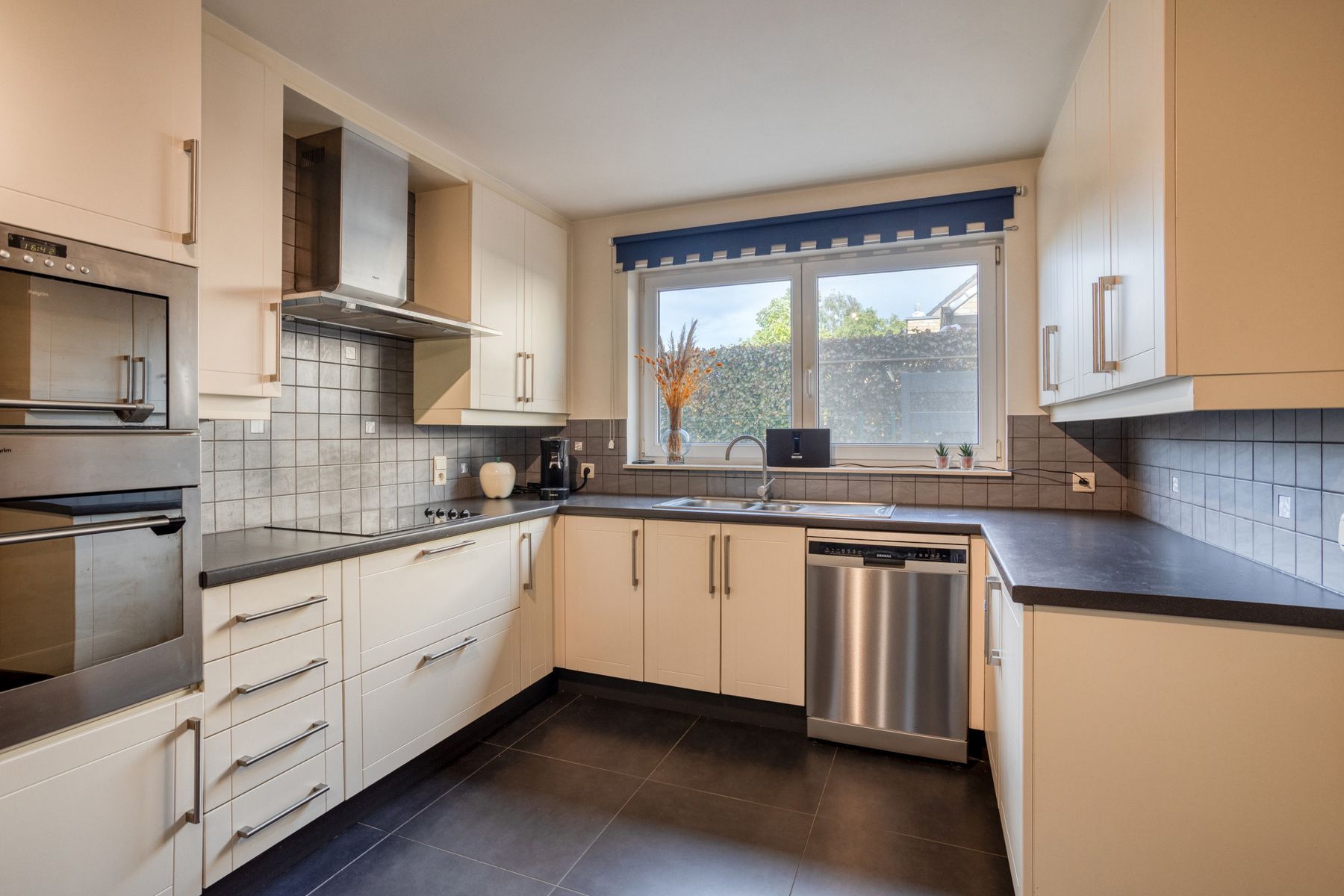 Landelijk gelegen ruime villa op 11a foto 11