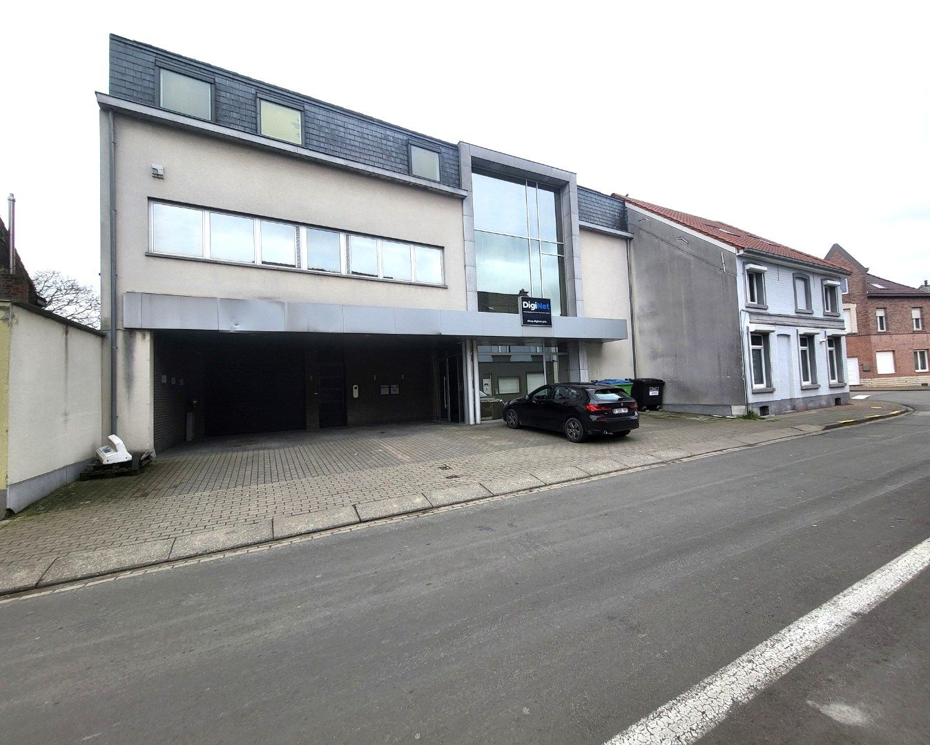Handelsgelijkvloers met depot en weldra 2 lofts of 4 appartementen. foto 27