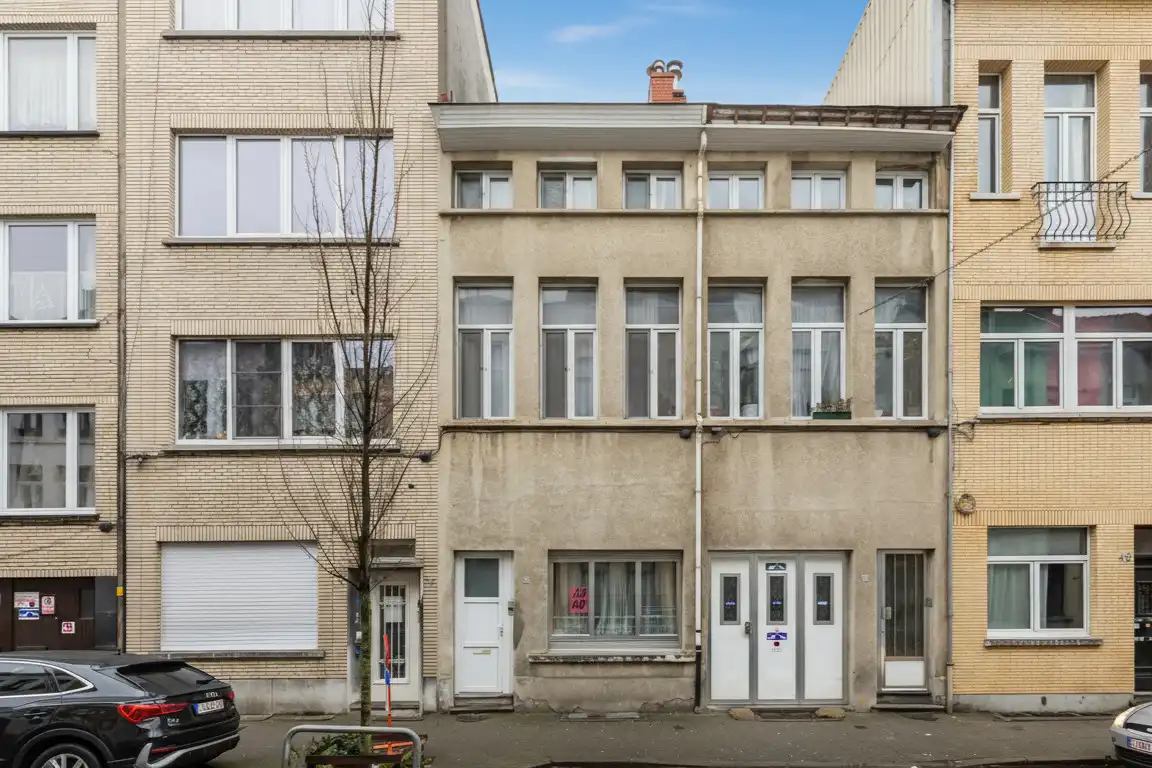 Te renoveren woning met 4 slpk en veel potentieel foto 9