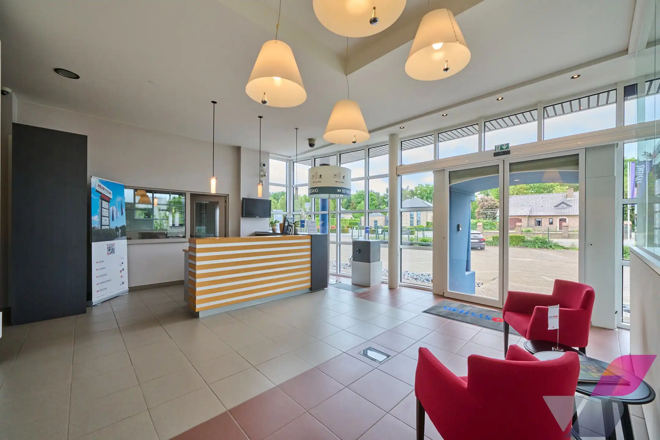 MULTIFUNCTIONEEL GEBOUW OP MOOIE ZICHTLOCATIE foto 9