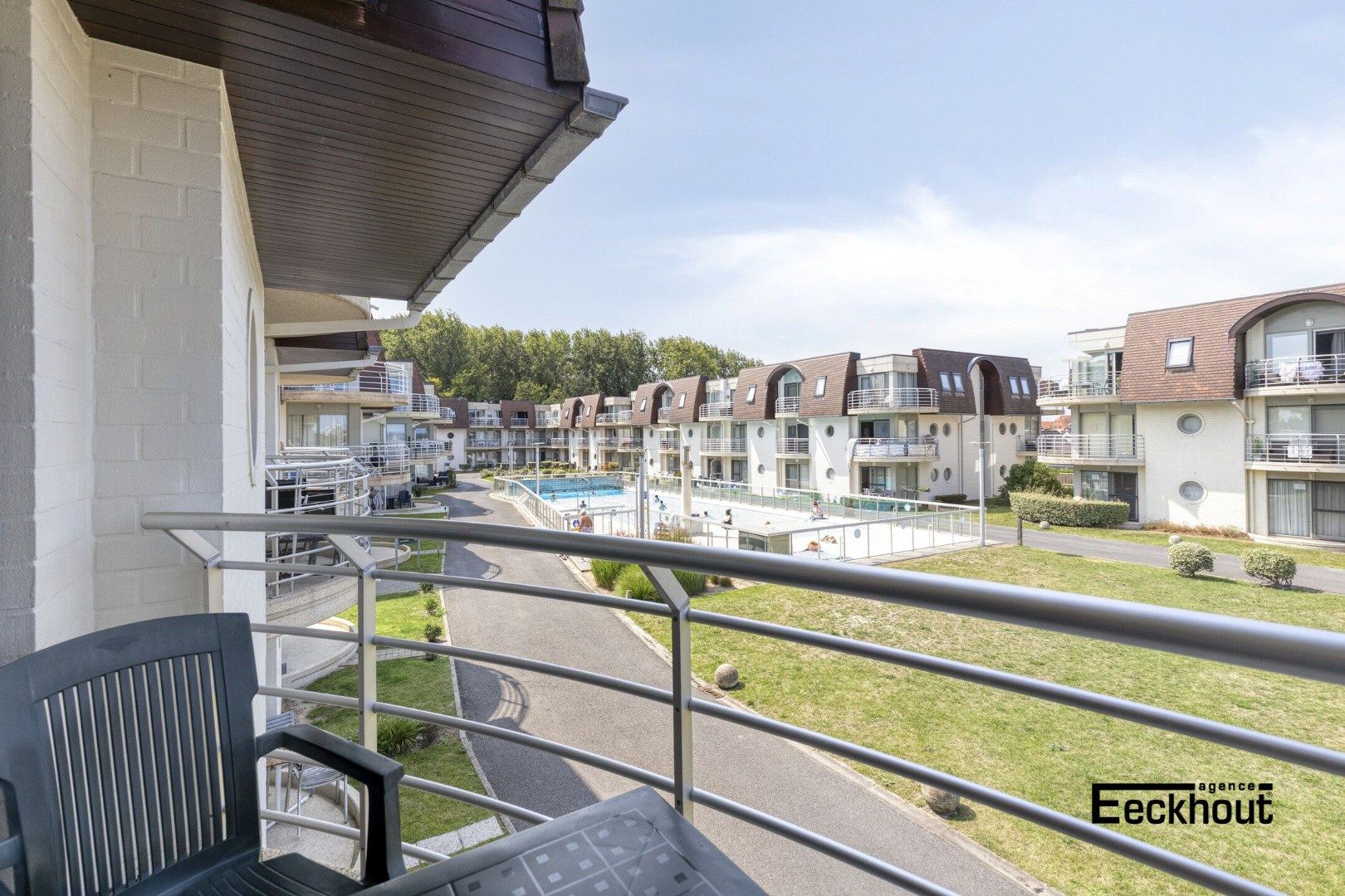 Charmant appartement met autostaanplaats in residentieel domein "Blutsyde'. foto 4
