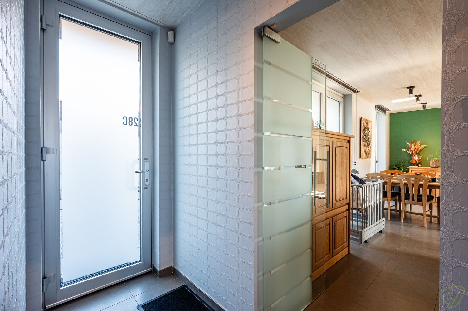 Instapklare woning met zonnige terrassen en garagebox foto 2
