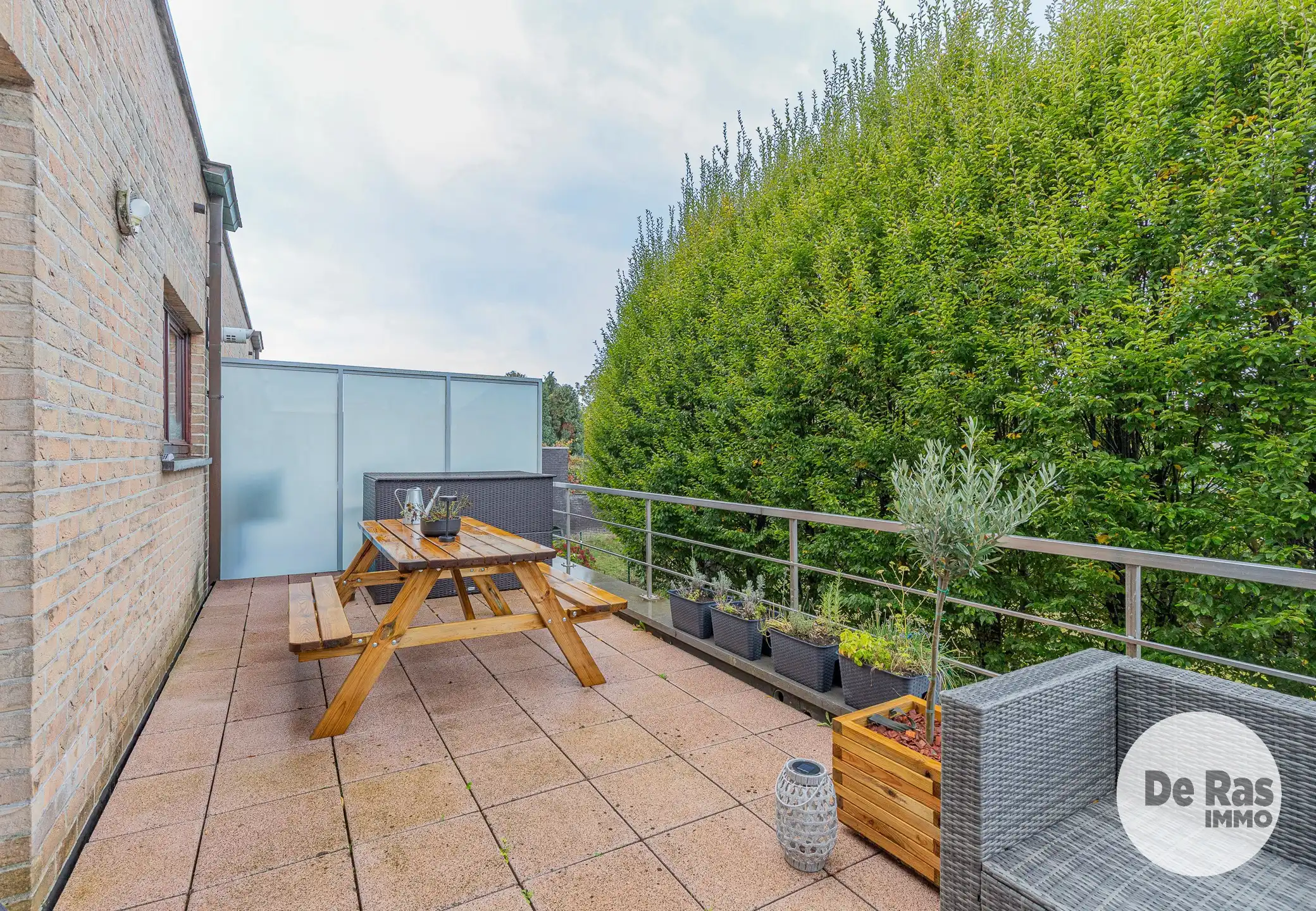 HERZELE-Schitterend 2-kamer App van 118m³ met terras/garage foto 10