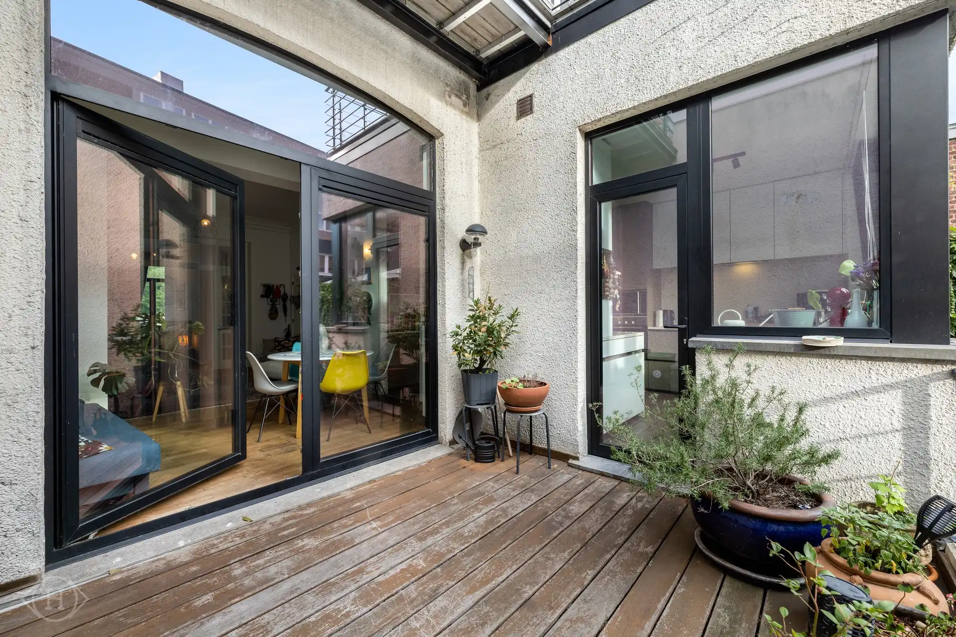 Charmant 1-slaapkamerappartement met tuin aan Ladeuzeplein foto 21