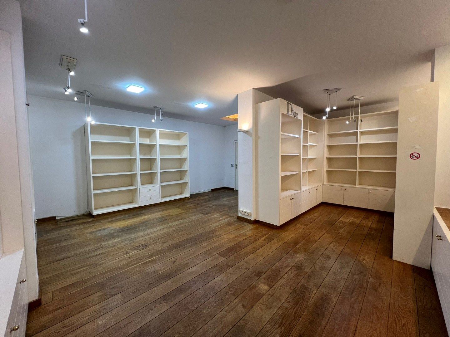 Handelsgelijkvloers nabij de Grote Markt te Ieper foto 3