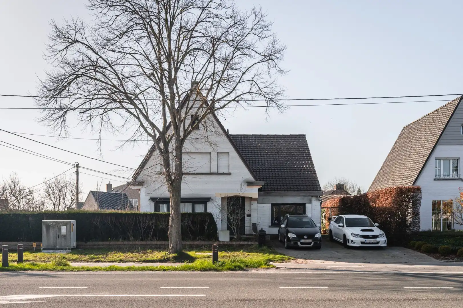 Alleenstaande en bijhuis op ongeveer 809 m² te Torhout. foto {{pictureIndex}}