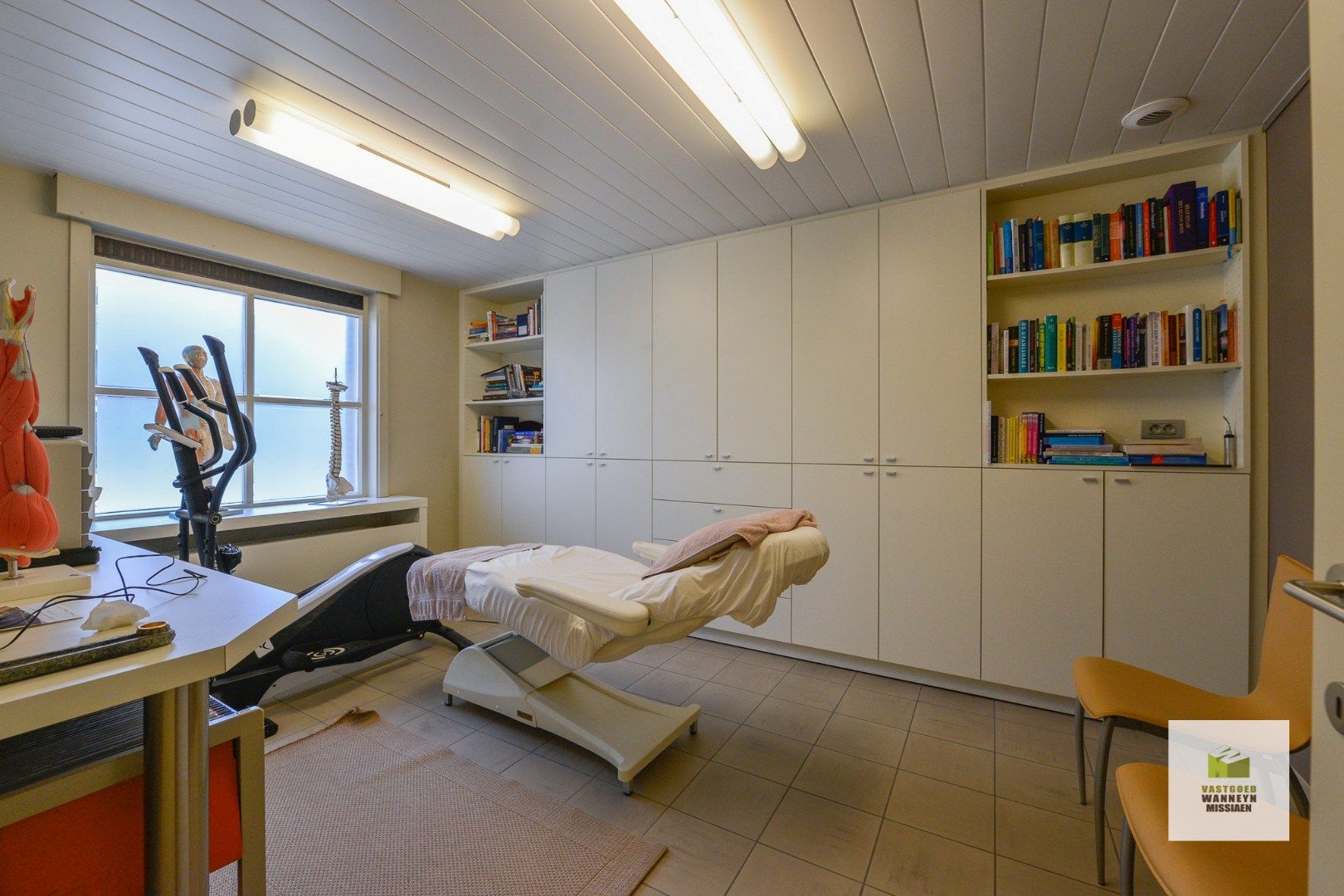 Unieke investeringskans te centrum Zwevezele: woningen met praktijkruimtes en appartement foto 32