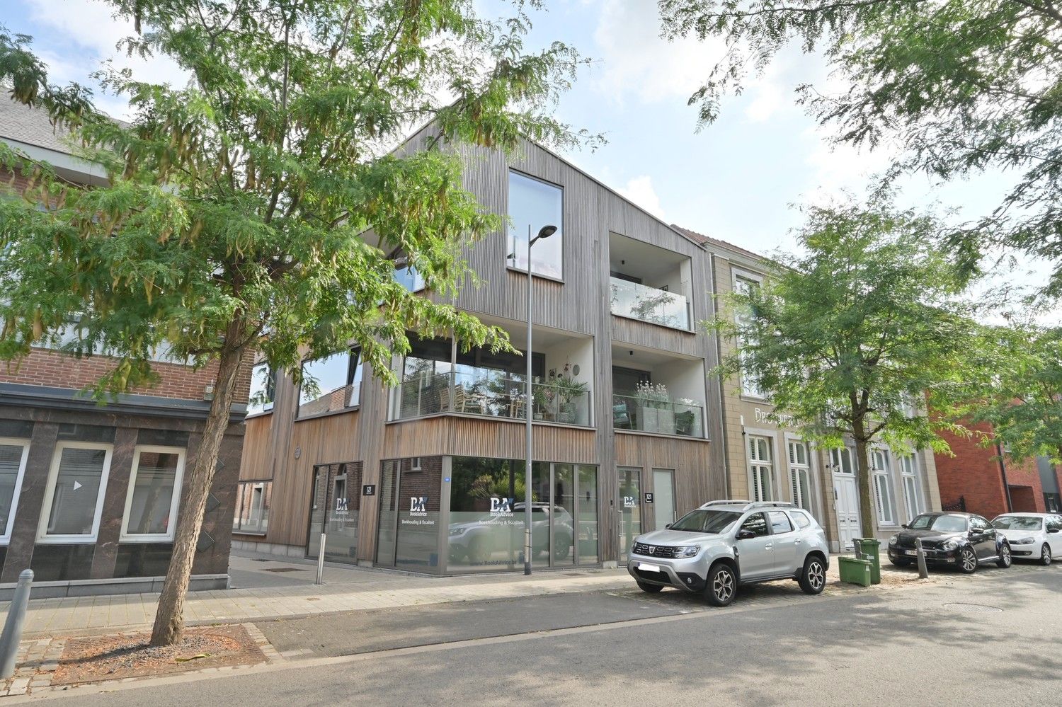 Gelijkvloers appartement met 2 slaapkamers en privétuin in het centrum van Lanaken. foto 2