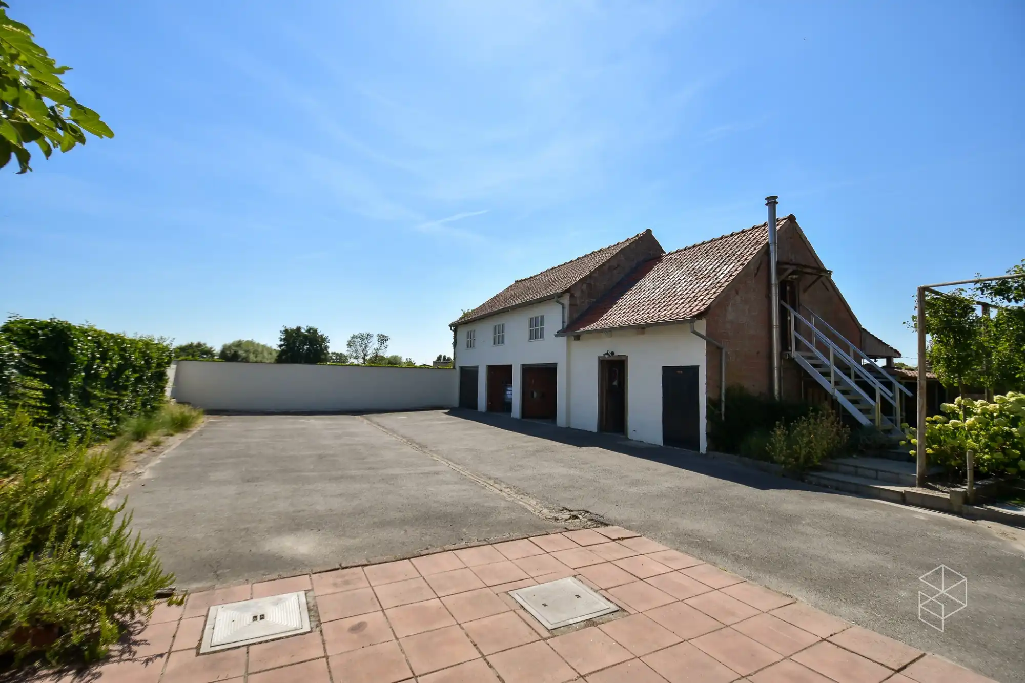 Landhuis met zwembad, bijgebouw en weide op 10&nbsp;570 m² foto 5