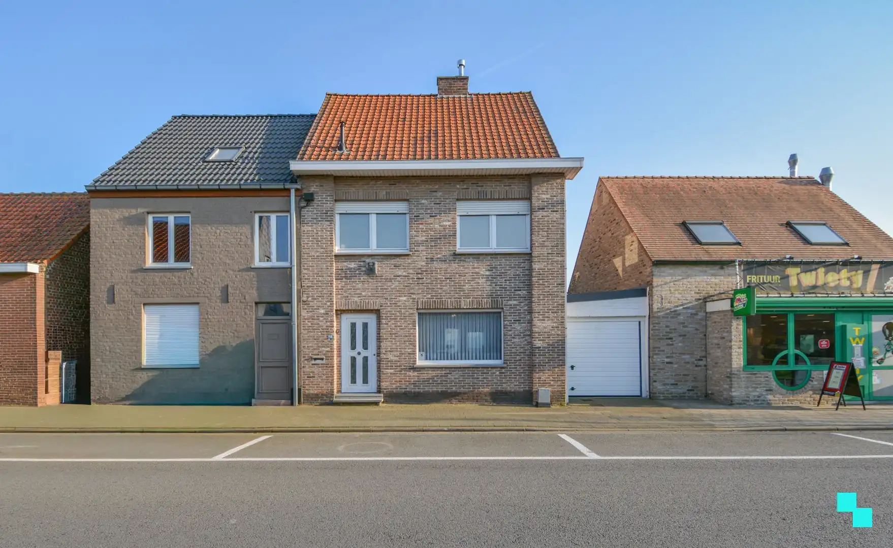 HOB met garage op vlot bereikbare ligging te Torhout foto {{pictureIndex}}