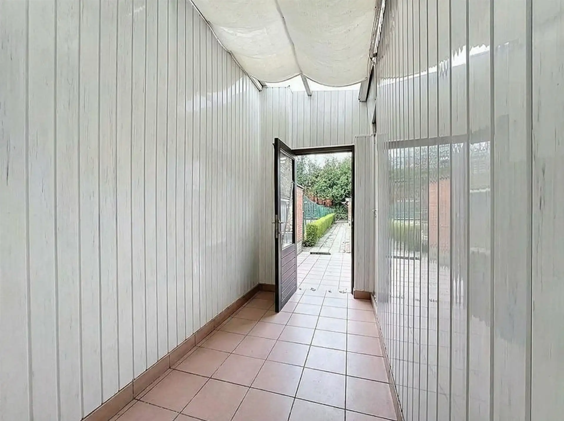 Charmante gezinswoning met garage op perceel van 257m²  foto 5