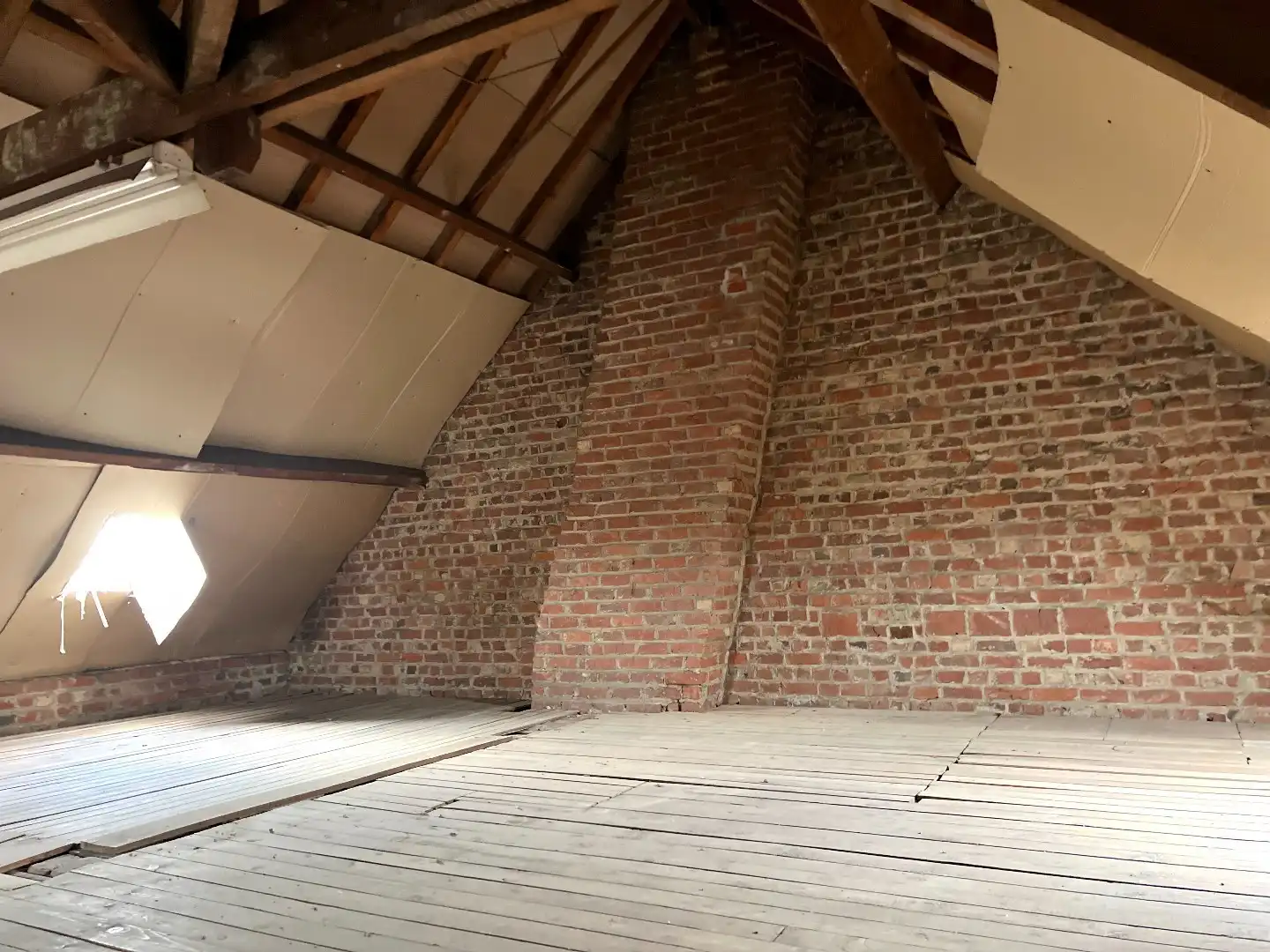 TE KOOP – Ruime eigendom met commerciële mogelijkheden in Zwevegem Vanafprijs: €150.000 foto 16