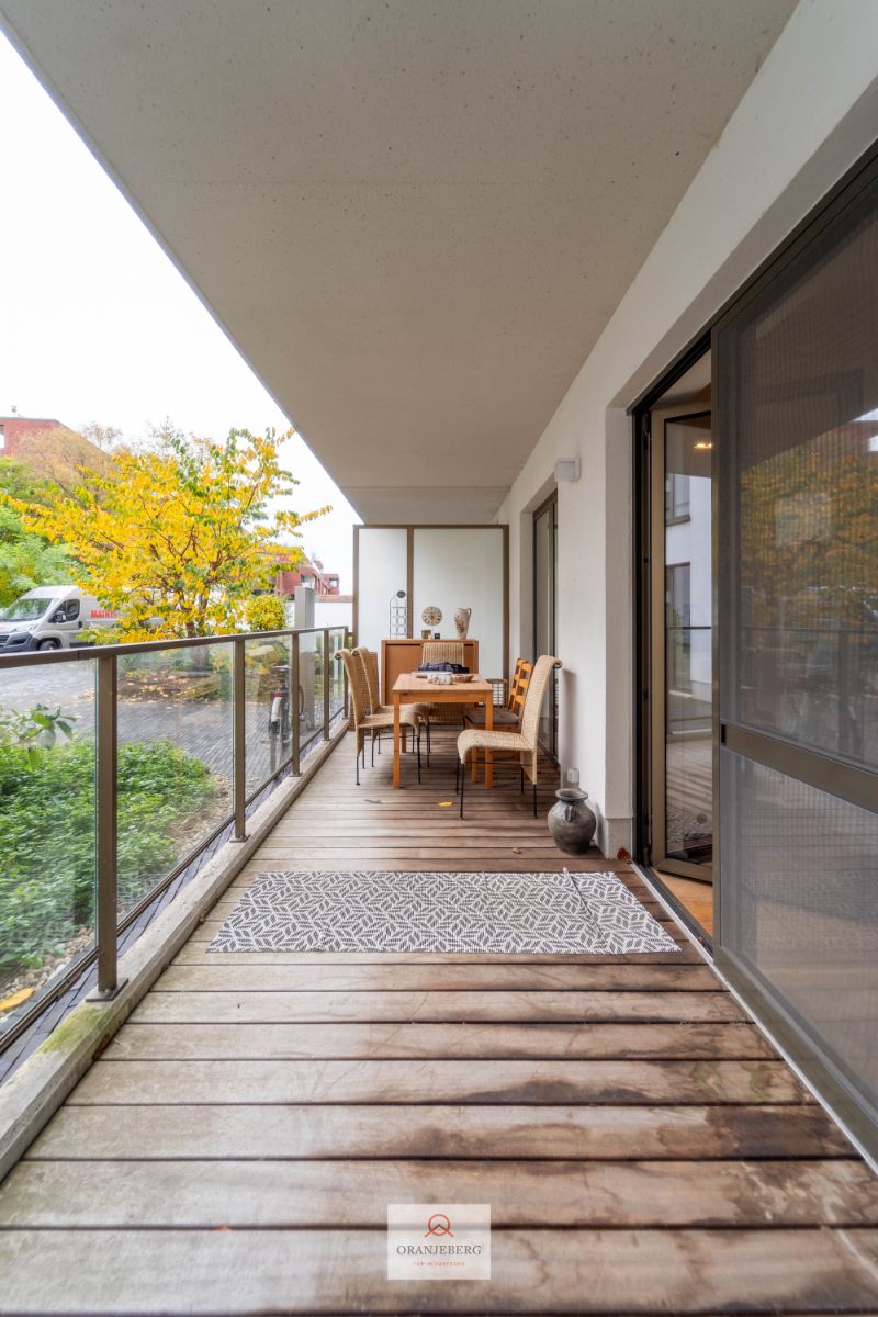 Moderne gelijkvloerse studio met terras te Gent foto 13