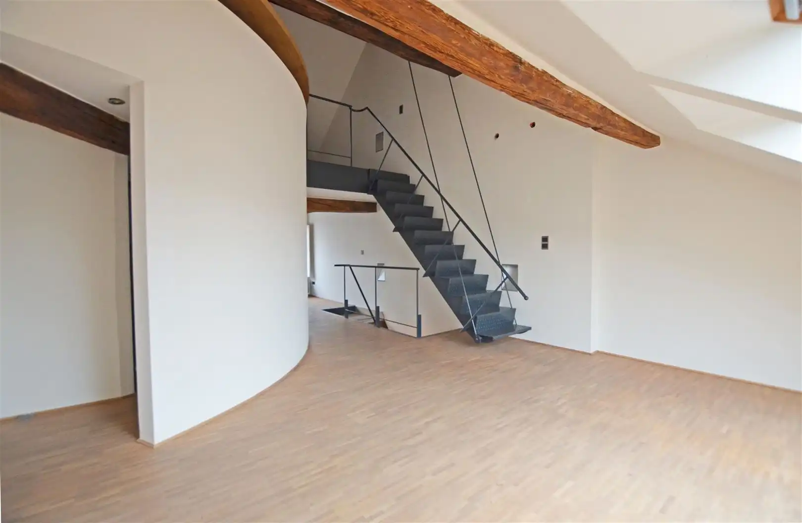 Uniek neoclassicistisch herenhuis met handelspand & duplexwoning foto 16