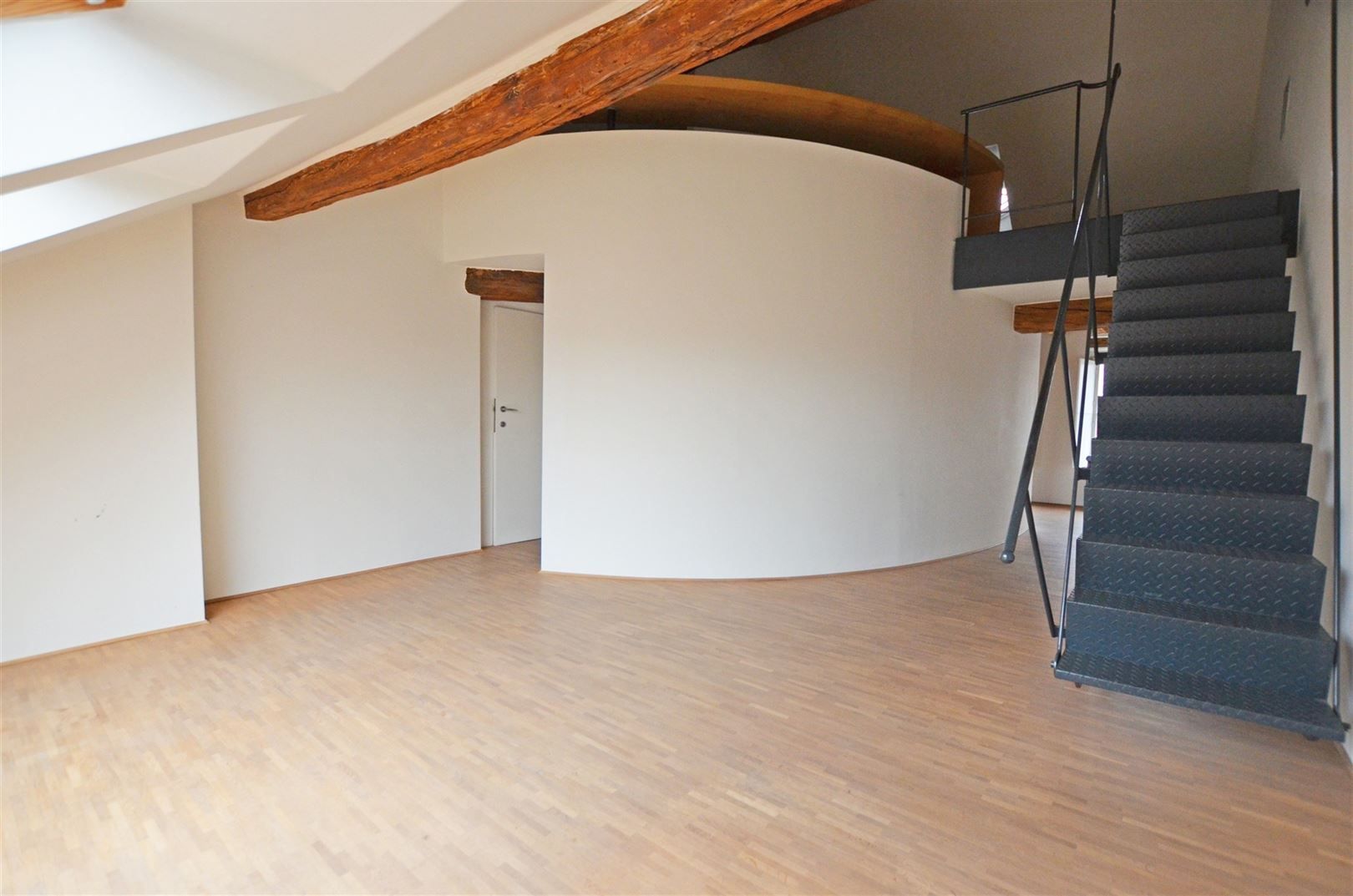 Uniek neoclassicistisch herenhuis met handelspand & duplexwoning foto 16