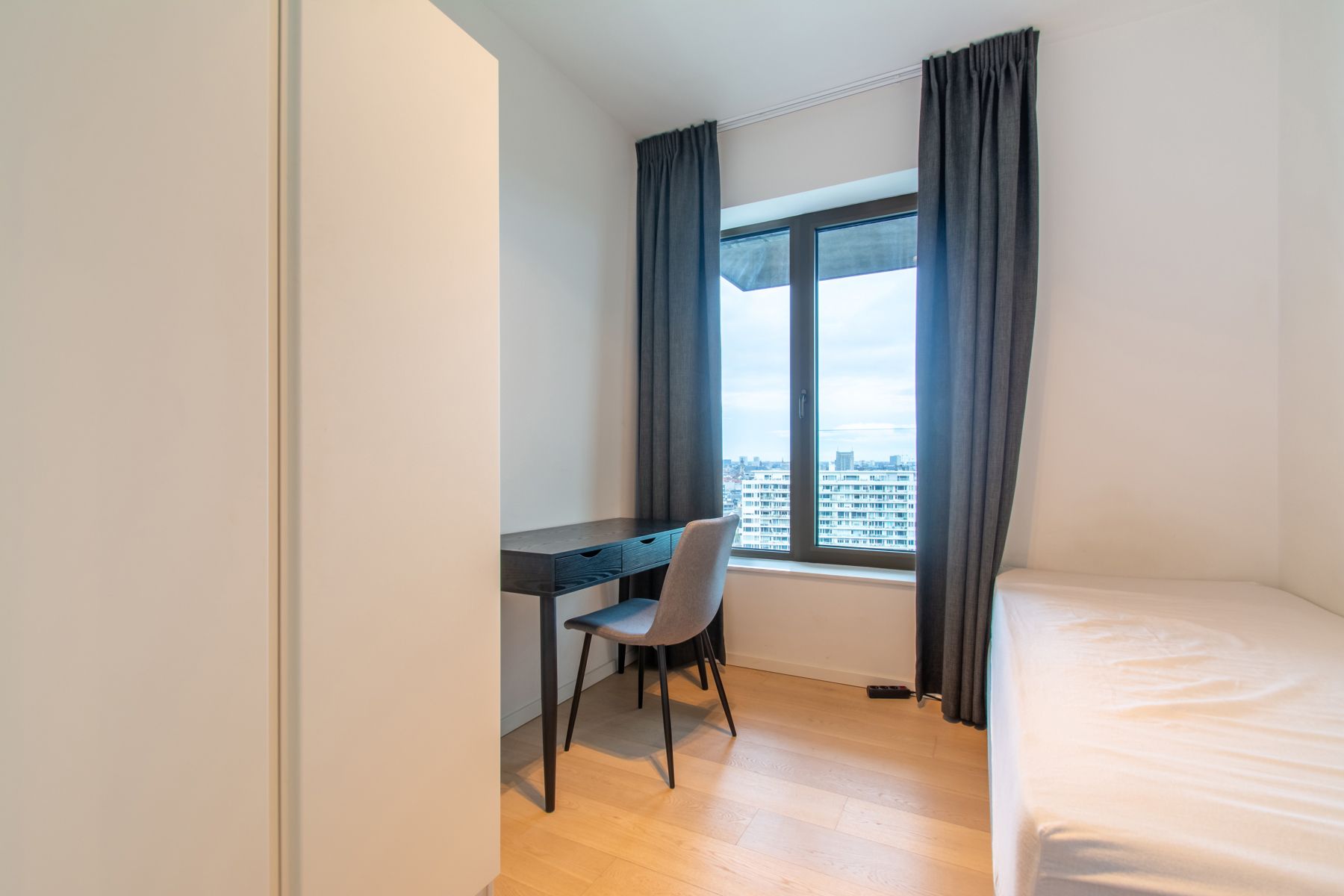 Gemeubeld 2 slaapkamer appt. met zicht op de Schelde foto 13