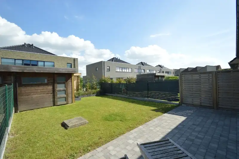 Prachtig afgewerkte woning met aangelegde tuin & garage foto 18