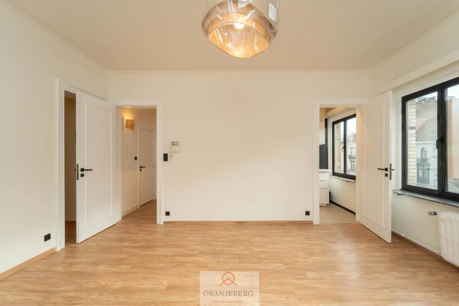 Ruim appartement aan station Gent-Sint-Pieters foto {{pictureIndex}}