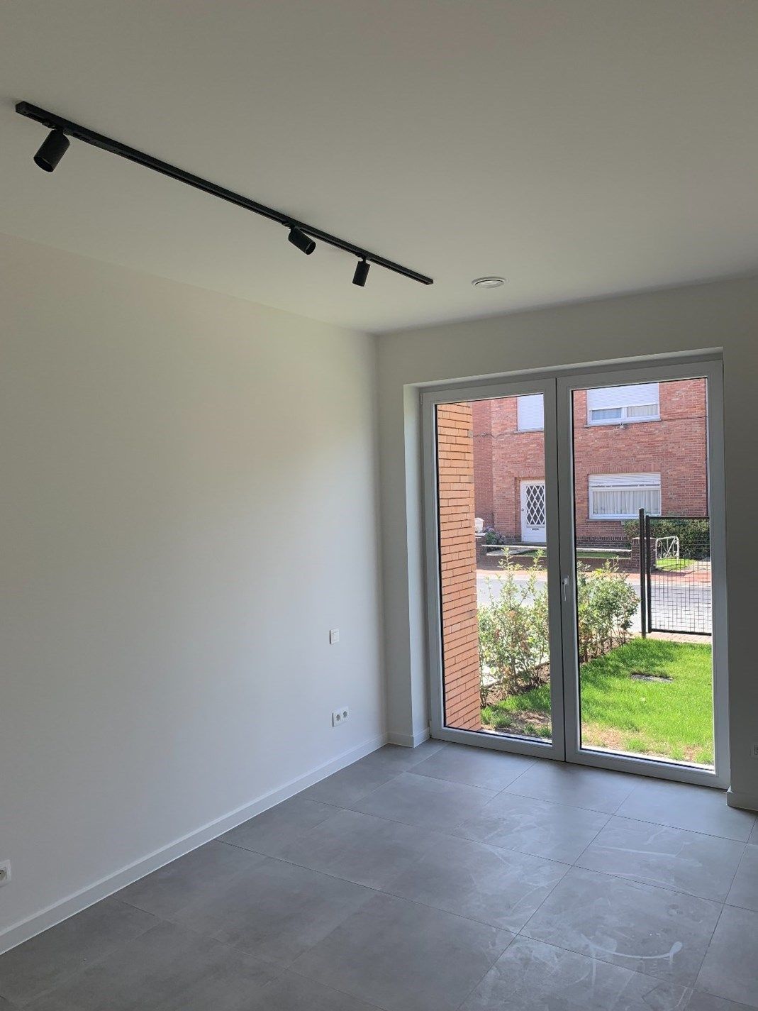 Rustig gelegen 2-slaapkamer appartement met open staanplaats foto 5