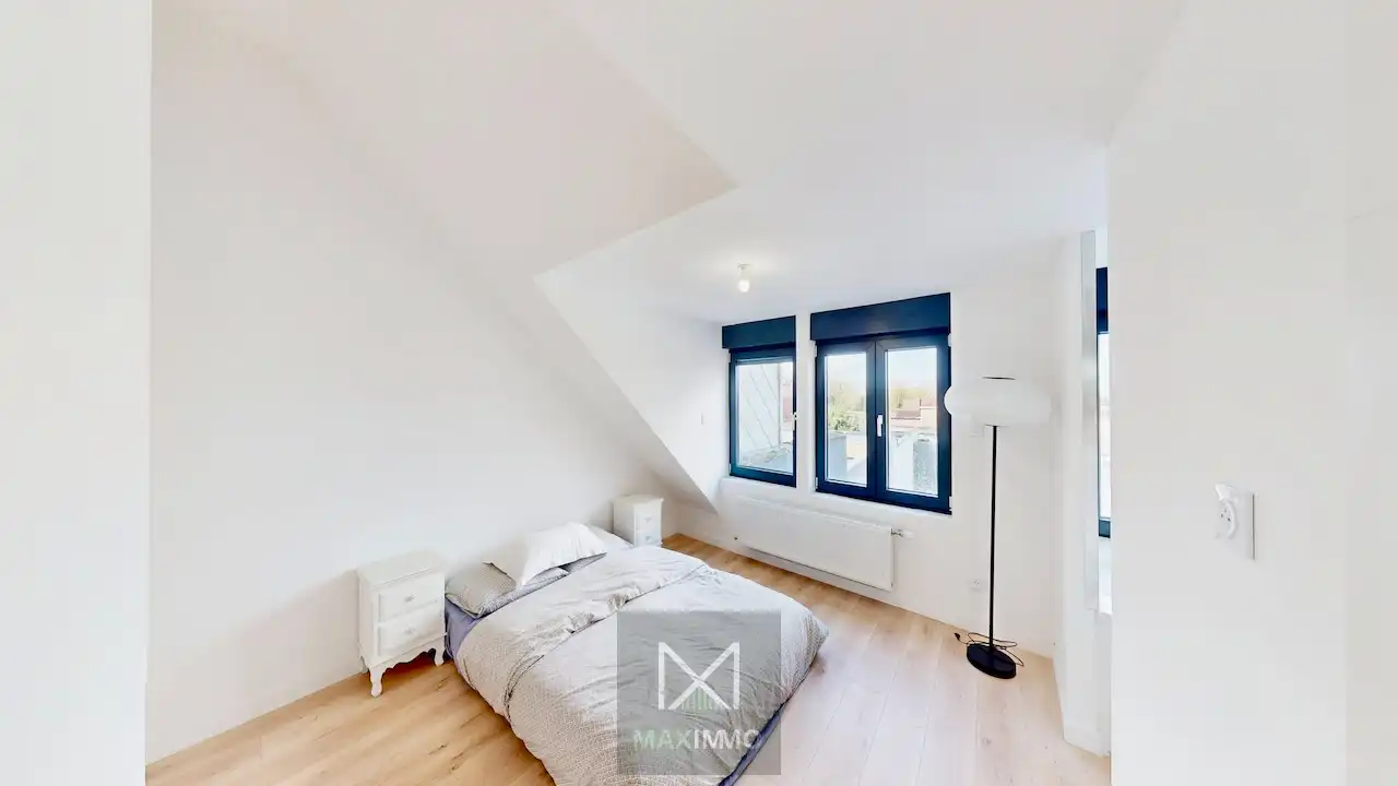 Totaal gerenoveerde woning met garage in het centrum van Lauwe foto 7