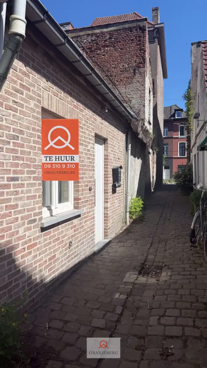 Gezellige woning met koer vlakbij Gent Zuid foto {{pictureIndex}}