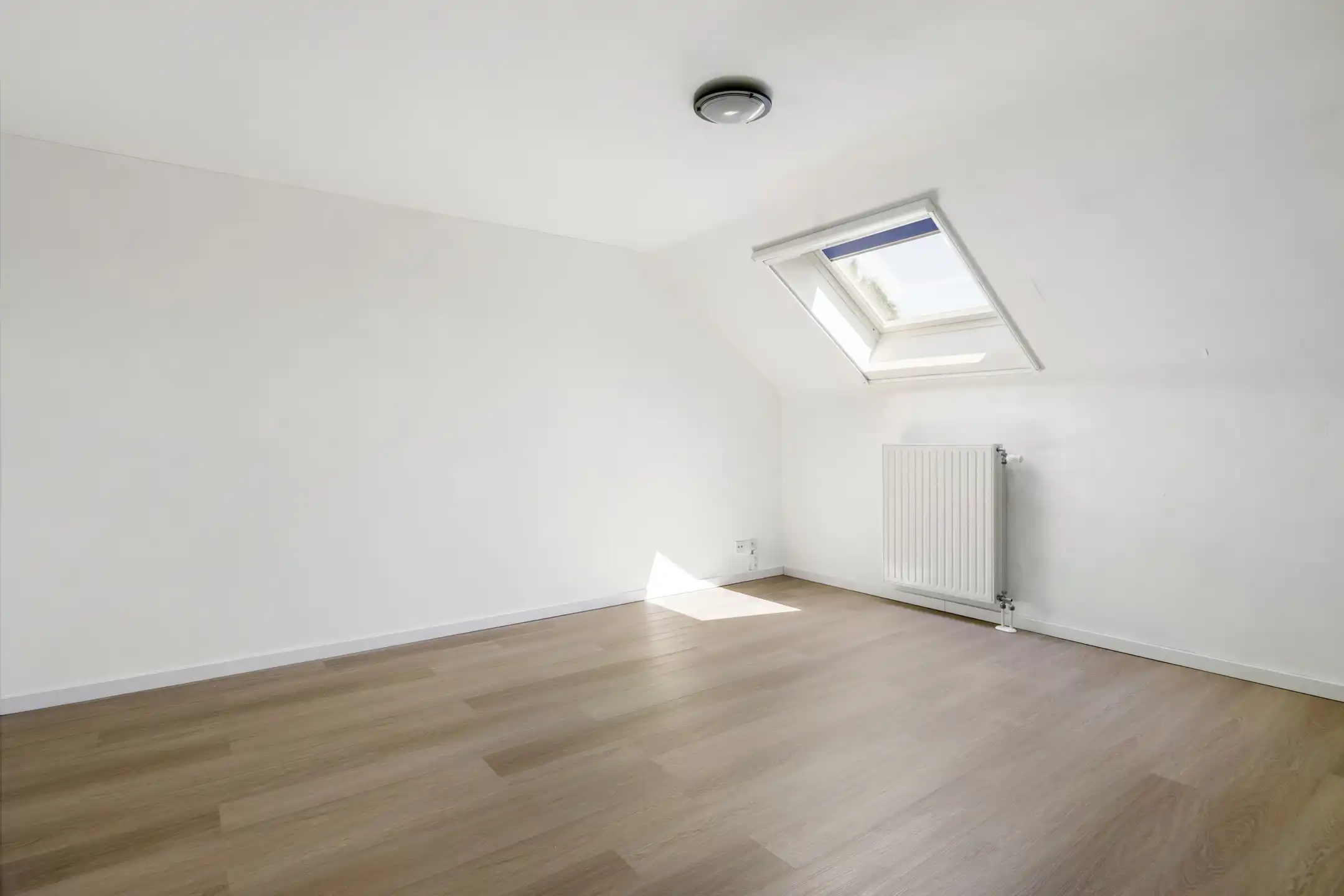 Duplex appartement met inpandige garage in Vlijtingen foto 11