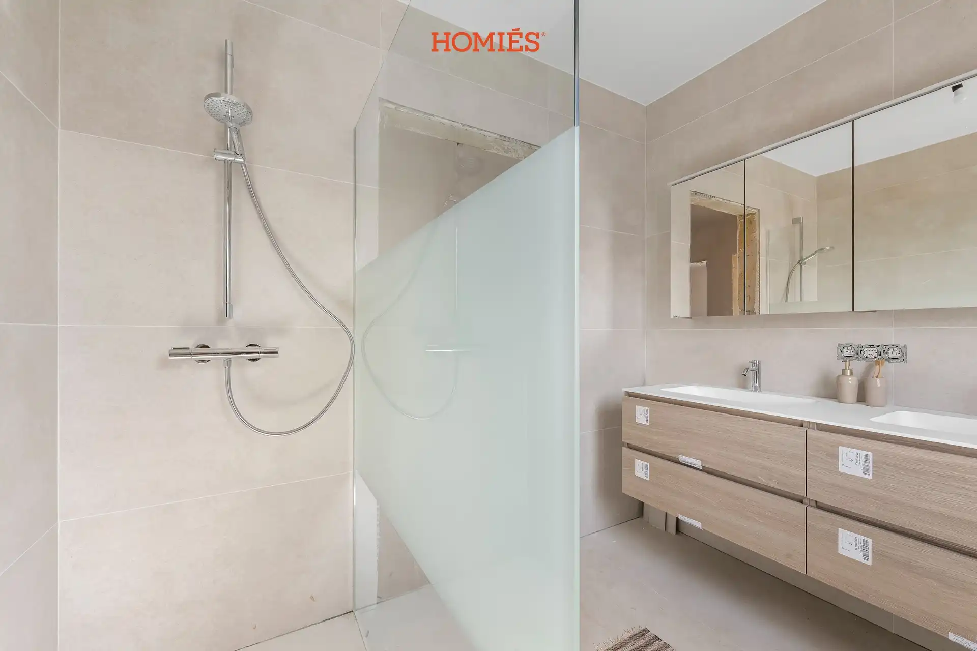 Urban villa in groene omgeving foto 17