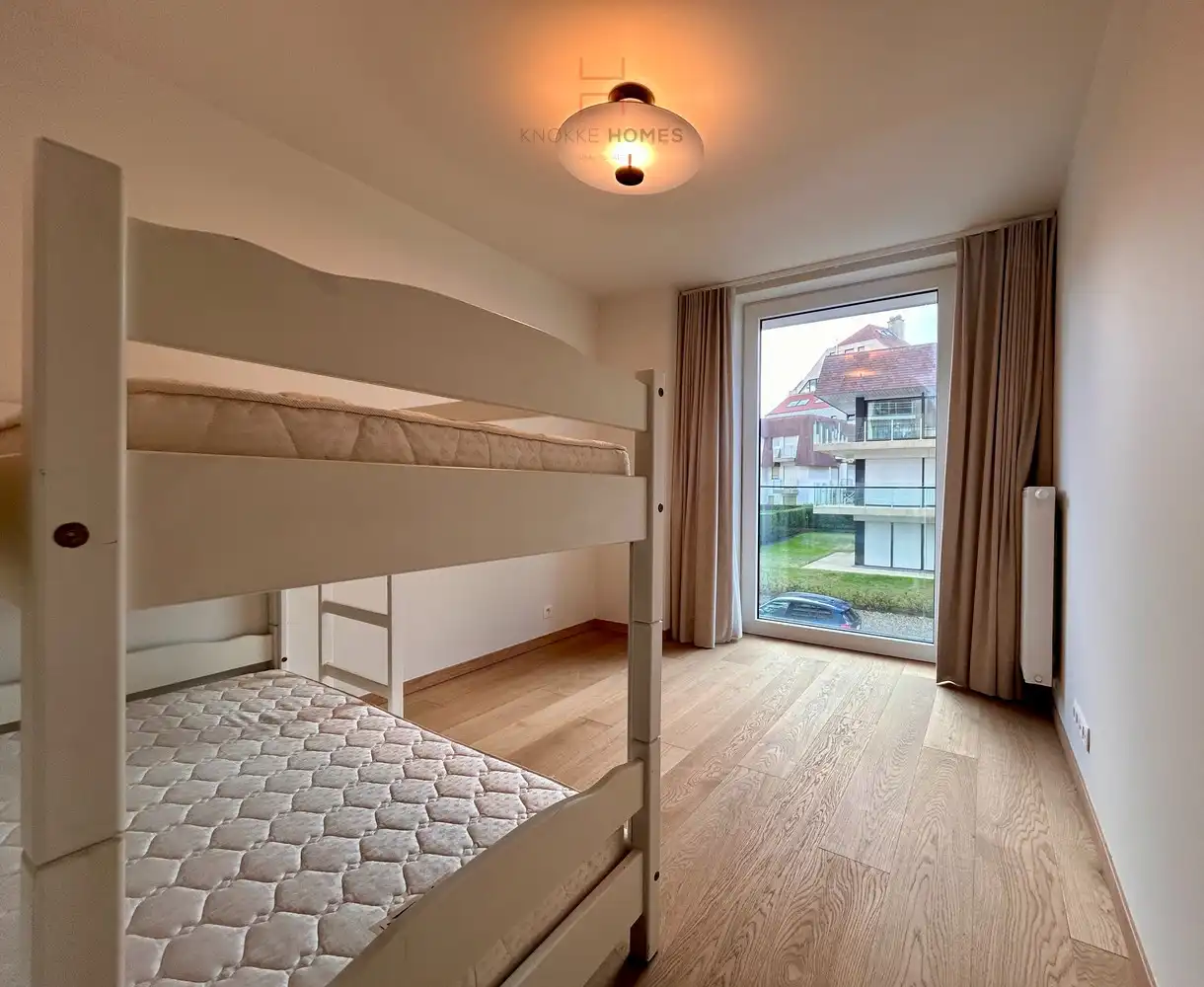 Zeer ruim en lichtrijk appartement met zijdelings zeezicht in Duinbergen foto 5