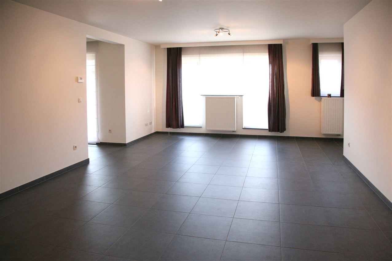 Duplex met 2 slpk., groot terras en twee autostplts  foto 6