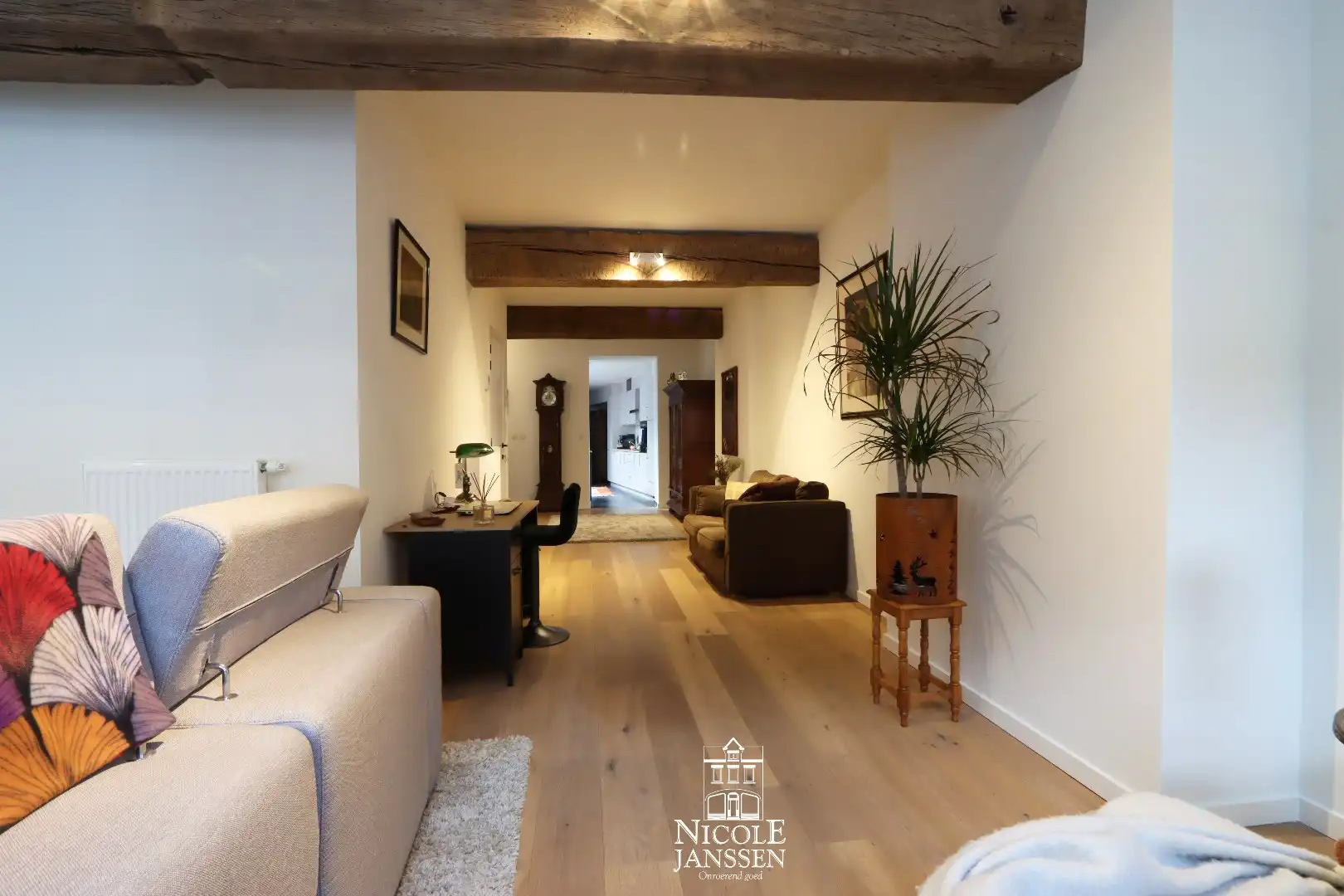 Trendy appartement met gezellig binnenterras en lift in het hartje van Maaseik foto 5