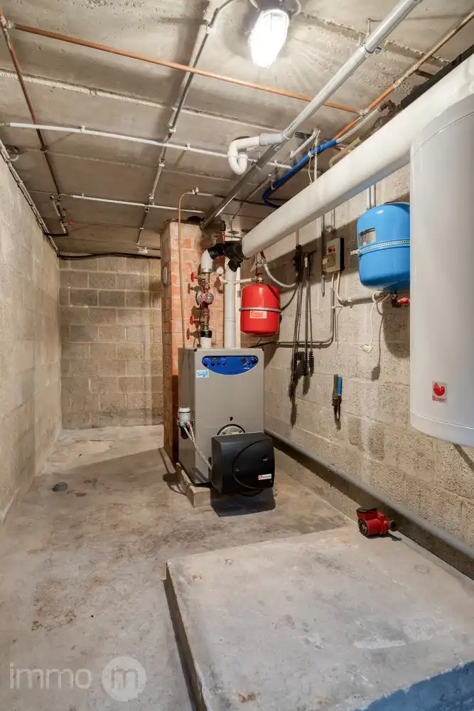 Uitstekend onderhouden open bebouwing met zonnepanelen en 3 tot 5 slaapkamers op prachtig perceel van 55a43ca foto 33