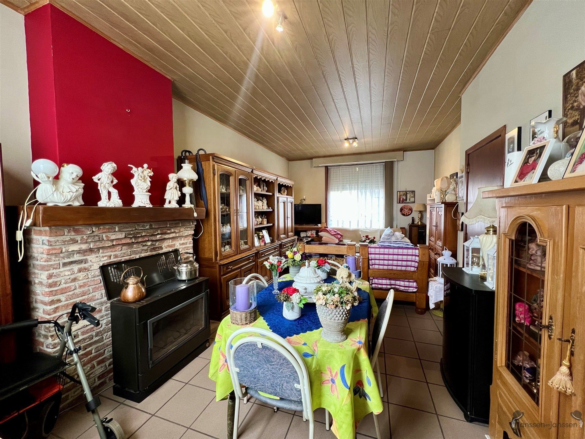 Te renoveren woning met 2 slaapkamers foto 3