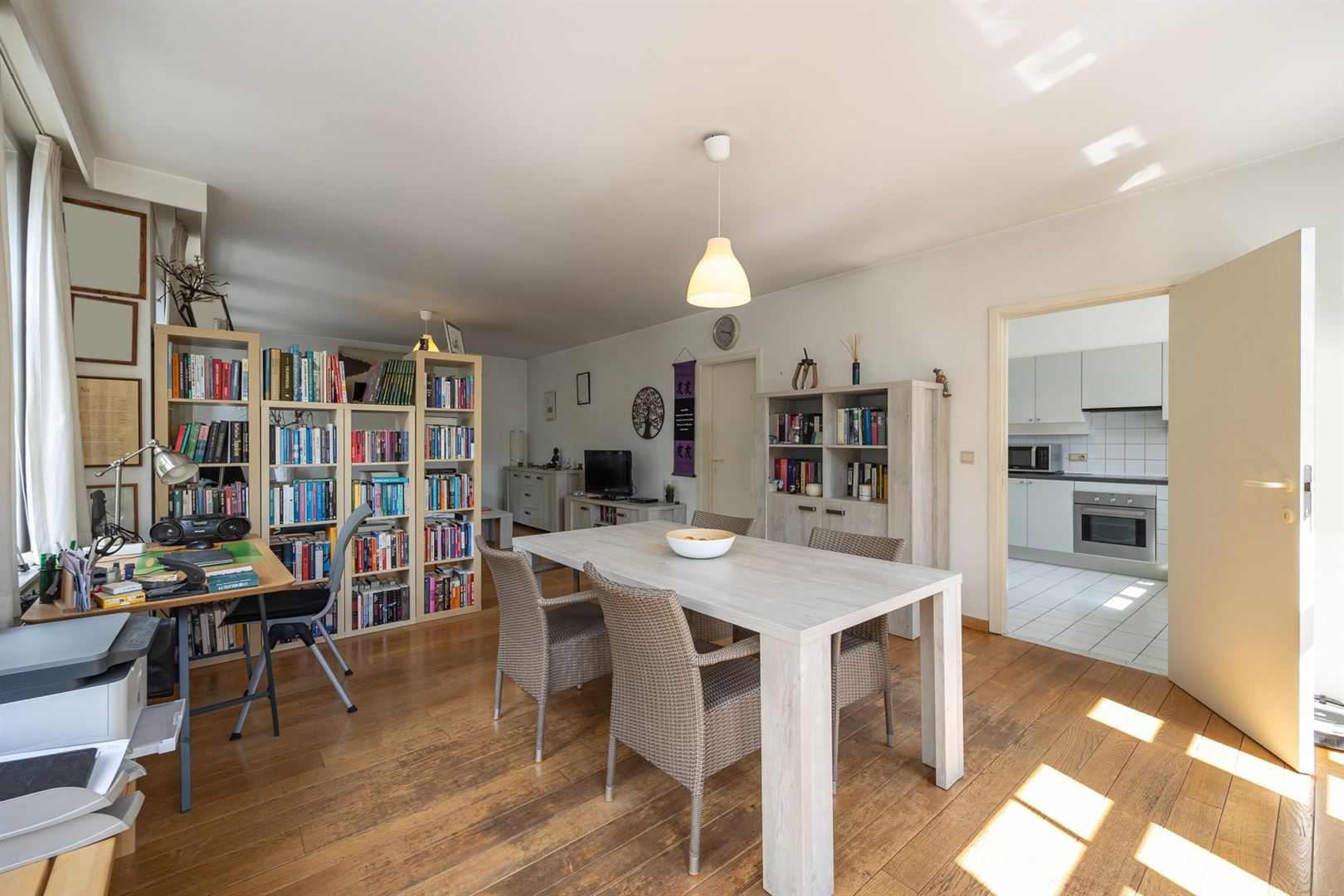 Licht en ruim wonen in hartje stad foto 6